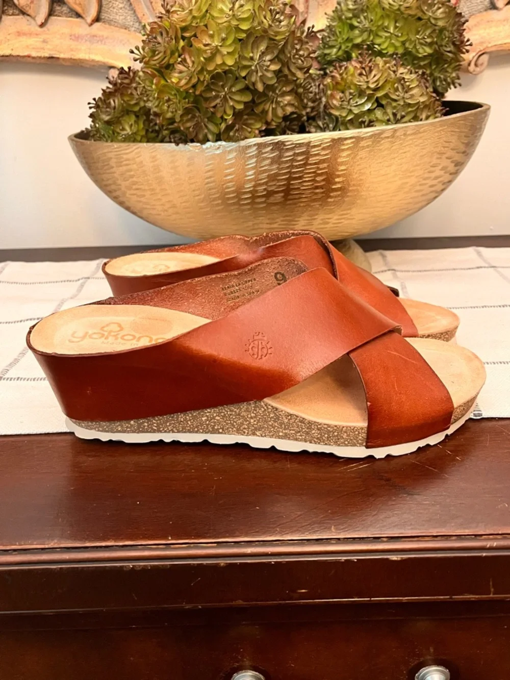 YOKONO Leather Cross-Strap Slide Sandals Size 9 EUC Cognac Color Summer Perfect